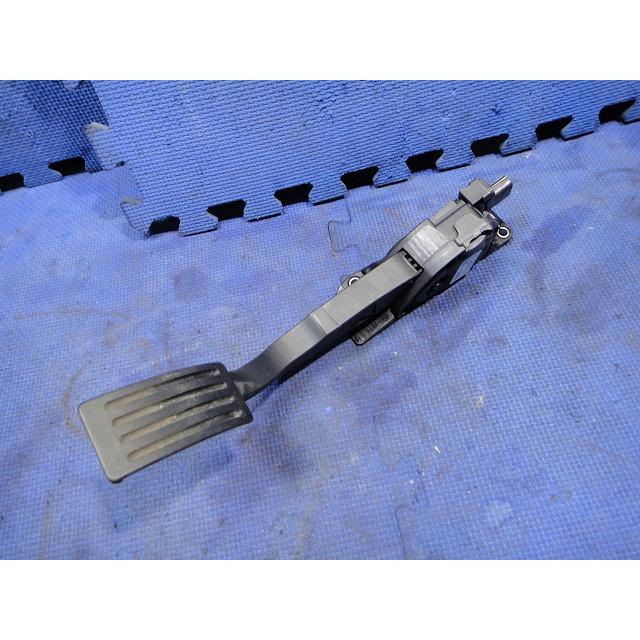 Volvo ボルボ V40 MB4164T 等 アクセル ペダル  品番 31280598   [1063] | 
