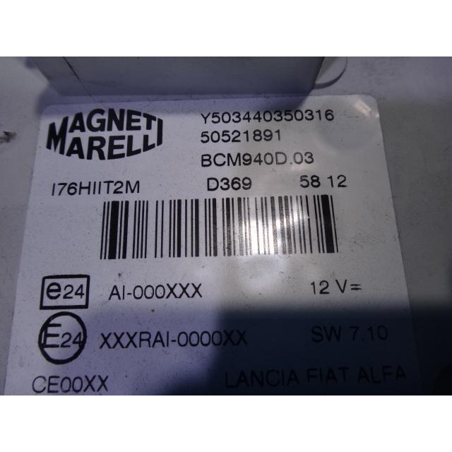 アルファロメオ ジュリエッタ 940141 等 ヒューズ ボックス  品番 50521891 BCM940D   [1287] |  | 02