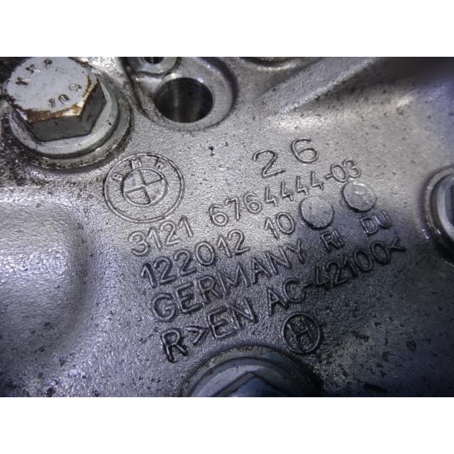 BMW E90 E91 320i 325i 等 右 フロント ハブ ナックル  品番 6764444  走:69,000Km [1345] |  | 02