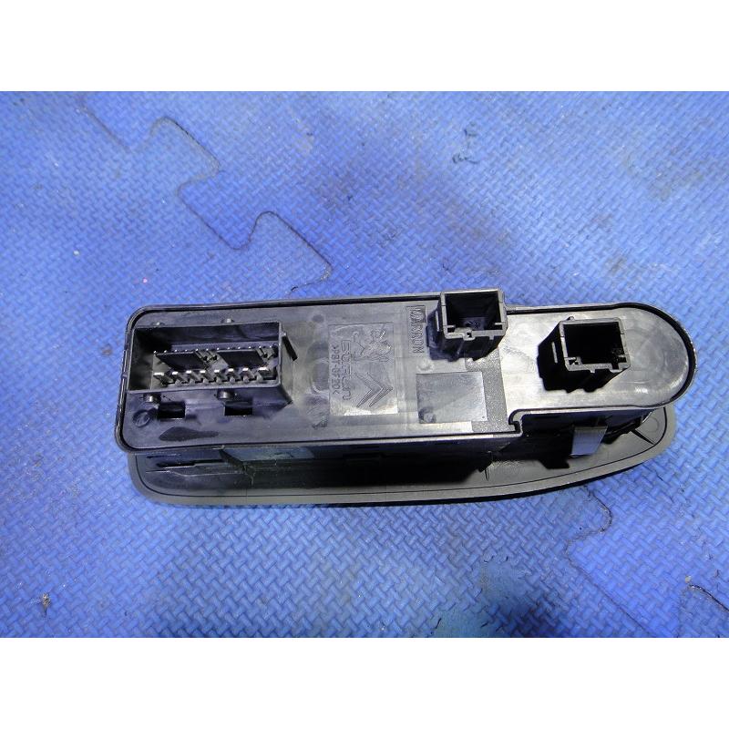 プジョー 208 A9 系 等 フロント パワーウィンドウ スイッチ 品番 96749624ZD   [1348] |  | 01