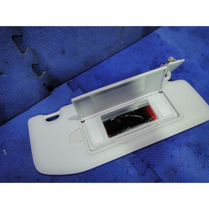 プジョー 208 A9 系 等 右 サンバイザー （白）  [1348] |  | 01