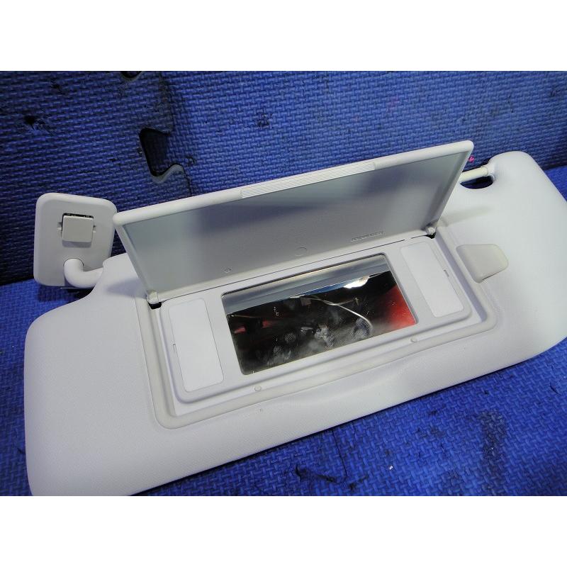 プジョー 208 A9 系 等 左 サンバイザー （白）  [1348] |  | 01