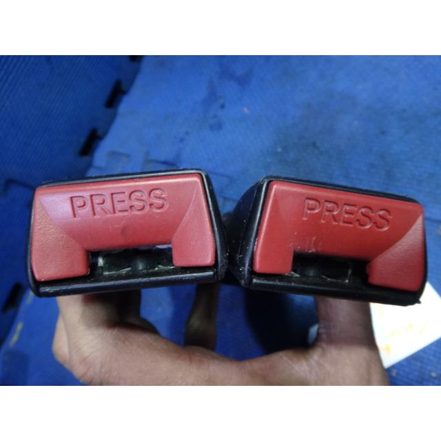 メルセデス ベンツ W124　E280 E320 TE ワゴン 等   サード シート ベルト バックル  [1479] |  | 02