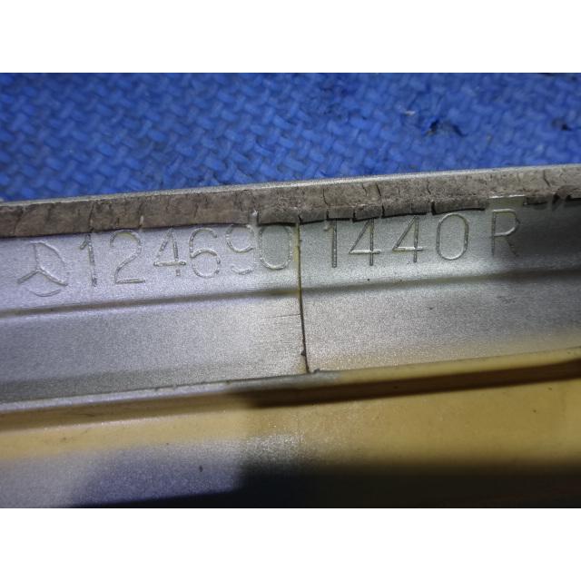 メルセデス ベンツ W124　E280 E320 等  右 フロント フェンダー サッコパネル カバー 品番 1246901440  [1479] |  | 04