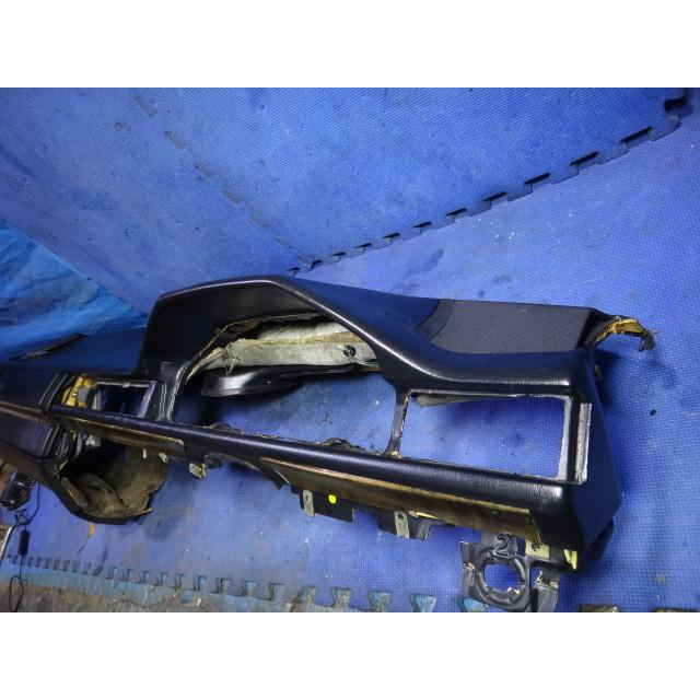 メルセデス ベンツ W124　E280 E320 等 ダッシュボード 後期 右ハンドル 黒   [1479] |  | 06