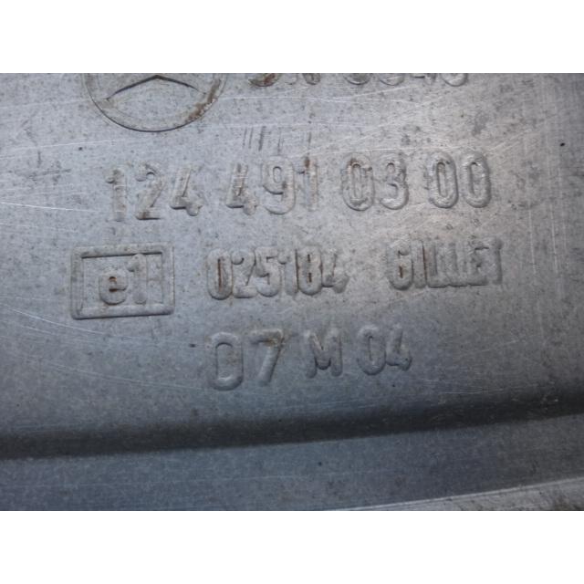 メルセデス ベンツ W124　E280 E320 TE 等 ワゴン 純正 リア マフラー  品番 1244910300   [1479] |  | 06