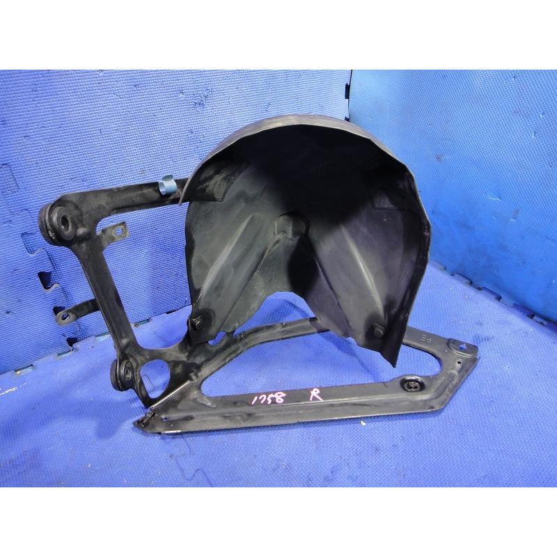 ポルシェ カレラ 911 996 右 ラジエター サポート ブラケット ホルダー シュラウド 品番 99610603461 【1758】 | 