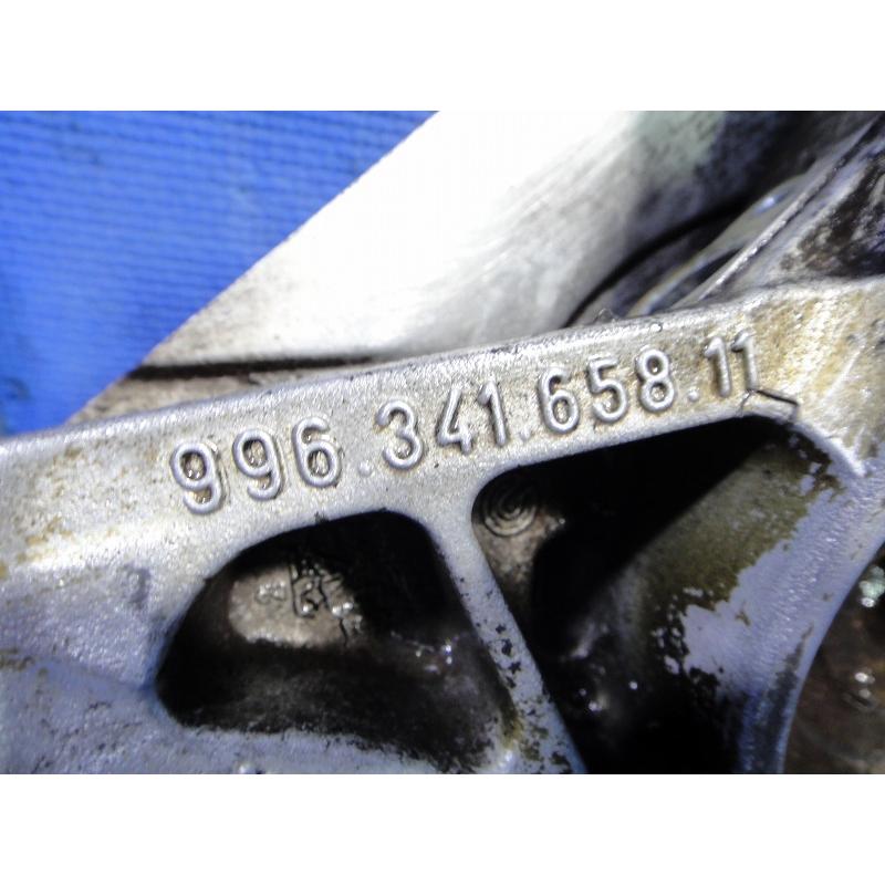 ポルシェ カレラ 911 996  右 フロント ハブ ナックル  品番 99634165811  【1758】 |  | 02