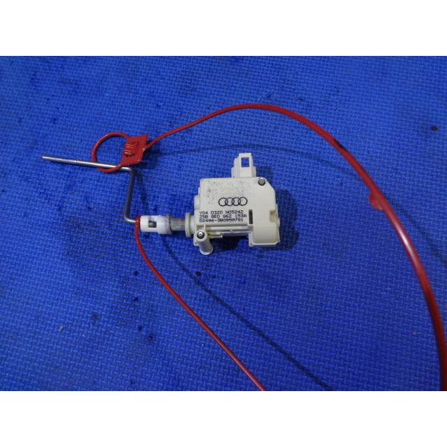 アウディ A4 8E系  B7 等　燃料 給油口 ロック アクチュエーター  8E0862153A   [1976] | 