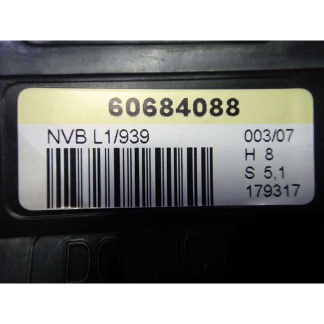 アルファロメオ 159 2.2 JTS 等  ドアロック モジュール　セントラル ロッキング コンフォート 品番 60684088  [2047] |  | 01