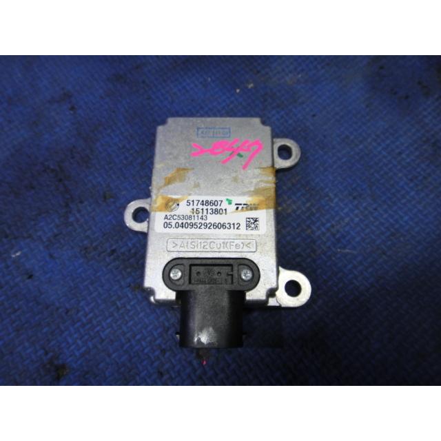 アルファロメオ 159 2.2 JTS 等 ヨーレート センサー　品番 51748607　15113801   [2047] | 