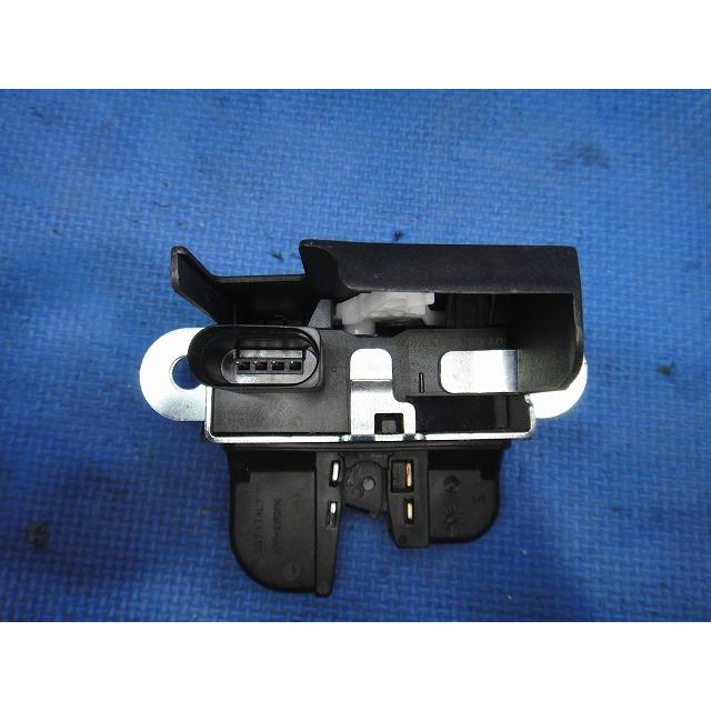 2017y VW ポロ  6R 系 等 リア ハッチ ゲート バック ドア ドアロック 品番 6R0827505F   [2085] |  | 02