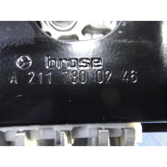 メルセデス ベンツ W211 E320 E240 等  右 リア パワーウィンドウ レギュレーター　品番 2117300246　 [2139] |  | 01