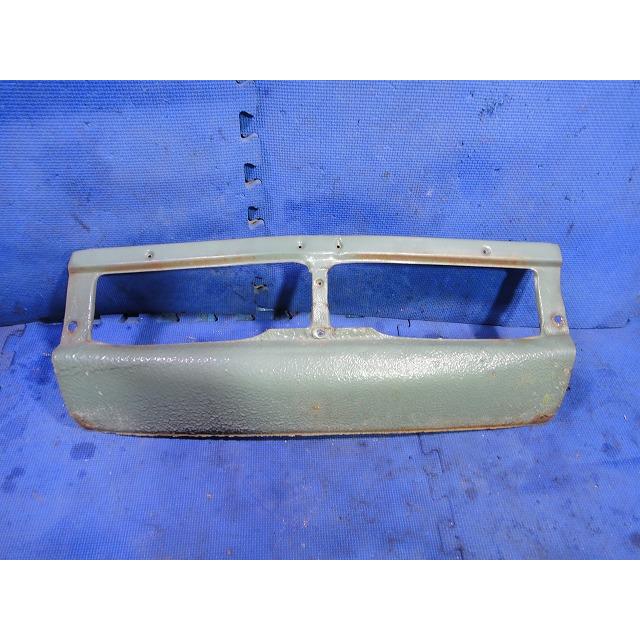 メルセデス ベンツ W114 250 等 フロント バンパー 下 ダクト 中央    [2285] | 