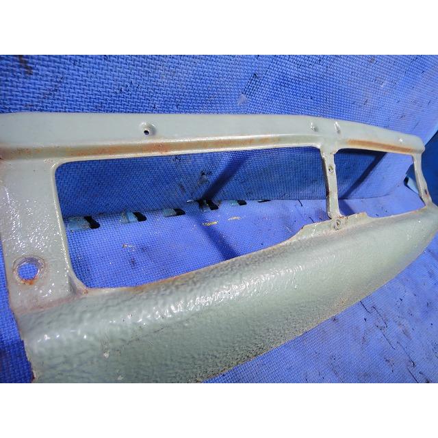 メルセデス ベンツ W114 250 等 フロント バンパー 下 ダクト 中央    [2285] |  | 01