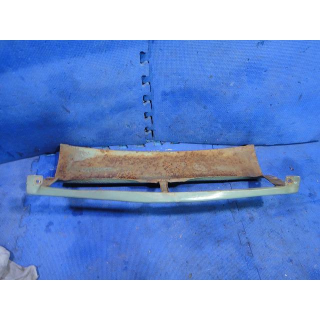 メルセデス ベンツ W114 250 等 フロント バンパー 下 ダクト 中央    [2285] |  | 04