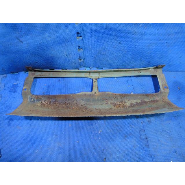 メルセデス ベンツ W114 250 等 フロント バンパー 下 ダクト 中央    [2285] |  | 05