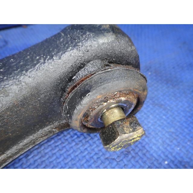 メルセデス ベンツ W114 250 等  左 フロント アッパー アーム  [2285] |  | 03