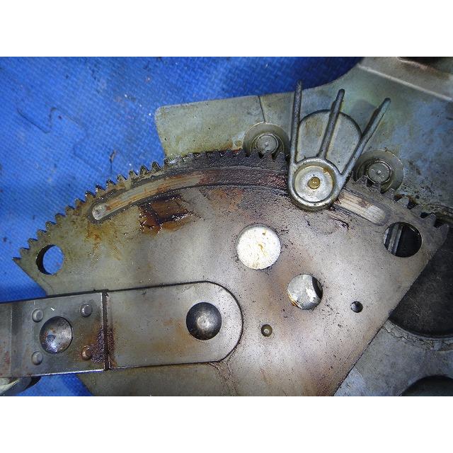 メルセデス ベンツ W114 250 等 右 リア パワーウィンドウ レギュレーター   [2285] |  | 02