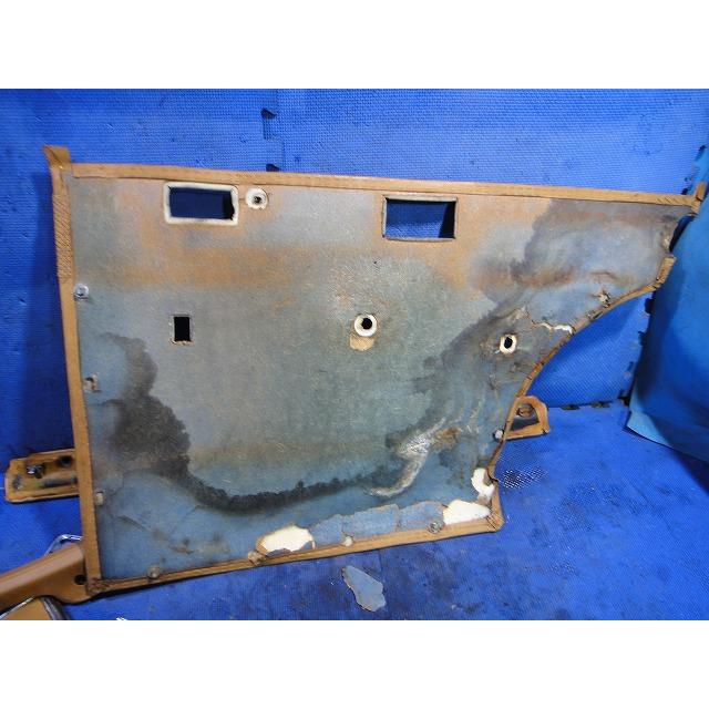 メルセデス ベンツ W114 250 等  左 リア 内張 ジャンク 部品取り  [2285] |  | 07