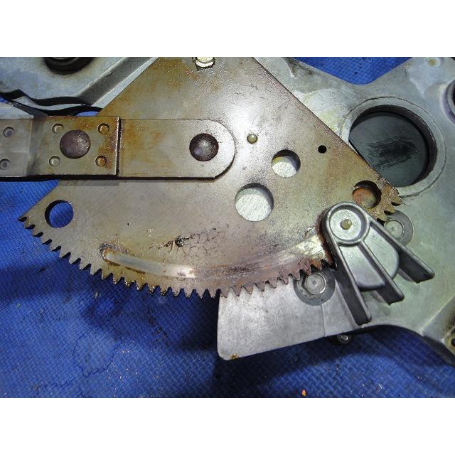 メルセデス ベンツ W114 250 等 左 リア パワーウィンドウ レギュレーター   [2285] |  | 02