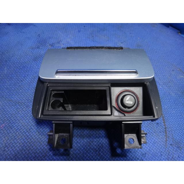 アウディ TT 8J 系 等 純正 灰皿   [2298] | 