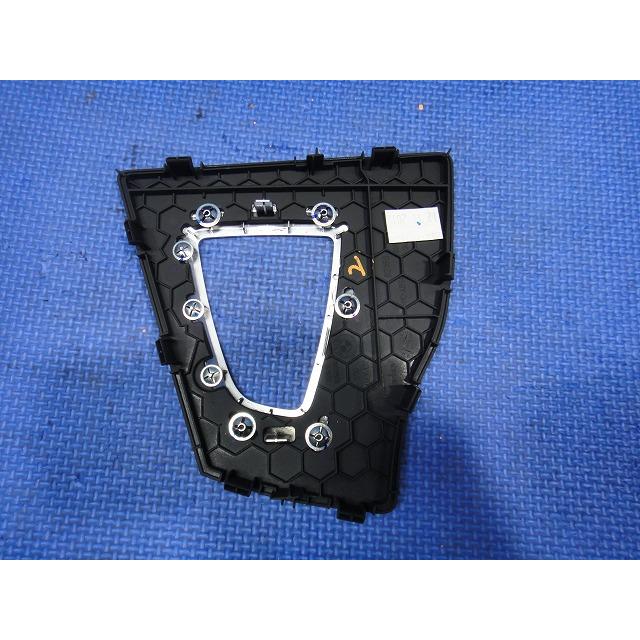 BMW 320i 320d F30 F31 等 シフト 回り パネル カバー  (2)  品番 9234132  [2411] |  | 01