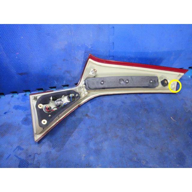 Volvo ボルボ V70 BB 系 等　 右 上 テール レンズ  テール ライト ランプ　  [2805] |  | 02