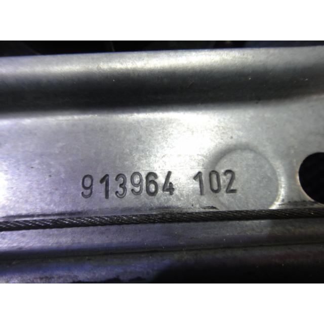 Volvo ボルボ V70 BB 系 等  右 リア パワーウィンドウ レギュレーター　品番 913964102　 [2805] |  | 02