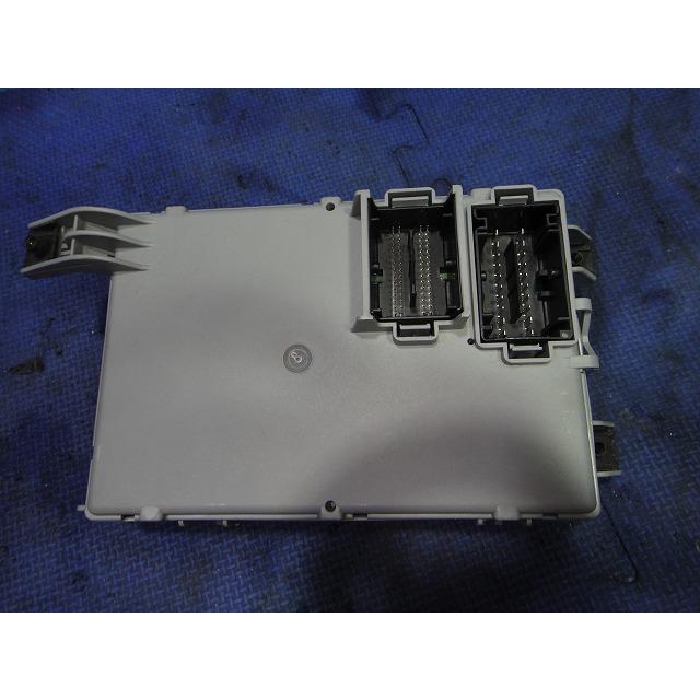 フィアット アバルト 500 3121 系 ヒューズ ボックス 品番 00519818340