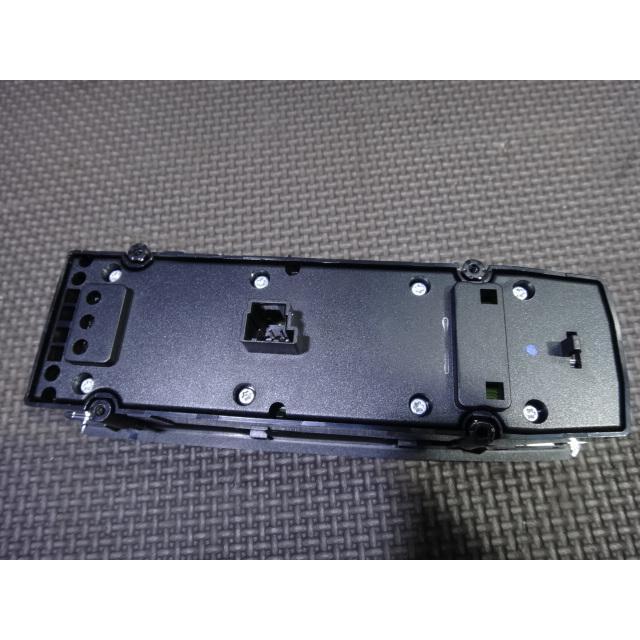 メルセデス ベンツ W204 C200 等 フロント 運転席 パワーウィンド スイッチ 品番 2048703558  [3373] |  | 01