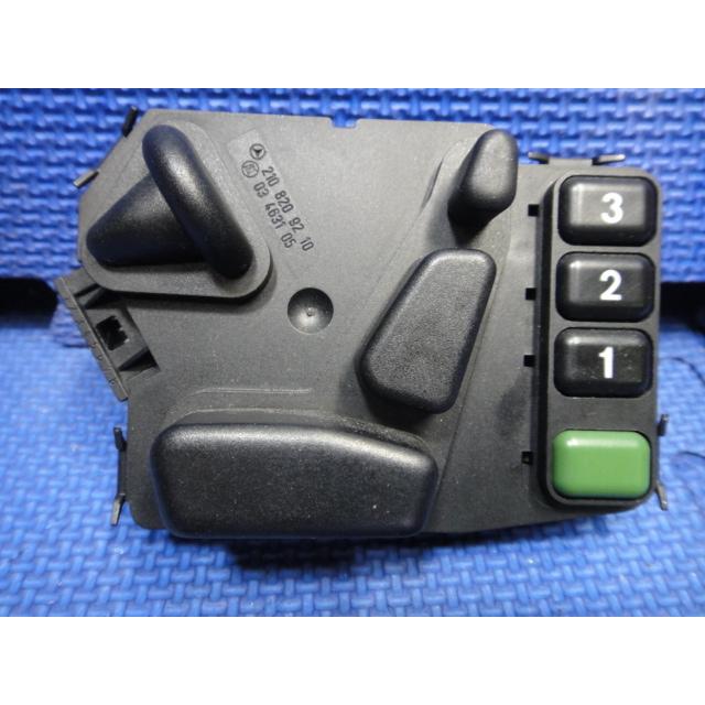 メルセデス ベンツ W210 E320 E240 等 運転席 右 シートスイッチ 品番 2108209210　[3373] | 