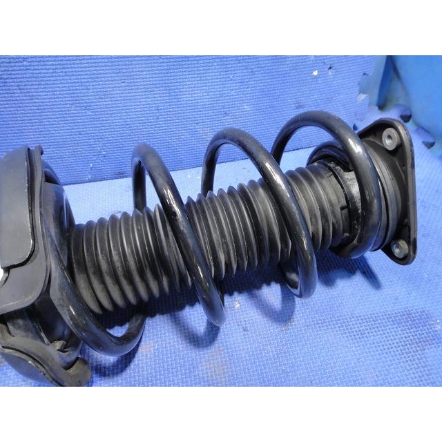 Volvo ボルボ V40 MB4164T 等 純正 右 フロント ストラット ショック サス 走行 49,920Km　 [3702] |  | 02