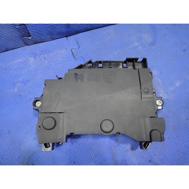 Volvo ボルボ V40 MB4164T 等 ヒューズボックス  品番 31337535 [3702] |  | 02