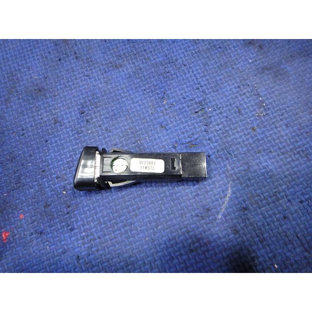 ボルボ V60 FB4164T 等 ハザードスイッチ  品番 9123681  [3915] |  | 01