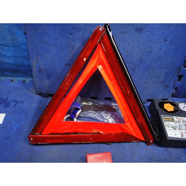 Volvo ボルボ V40 MB4164T 等 純正 ジャッキ パンク修理キット エアポンプ 三角表示板 牽引フック  [4072] |  | 02