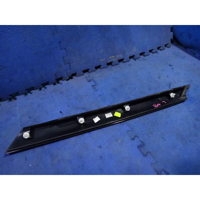 BMW ミニ クロスオーバー R60 等 フロント ガラス 左 モール ピラー カバー 品番 0382109 [4095] |  | 02