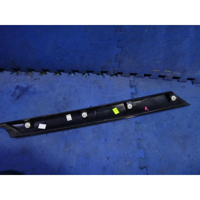 BMW ミニ クロスオーバー R60 等 フロント ガラス 右 モール ピラー カバー 品番 0382110 [4095] |  | 02