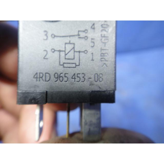 アウディ A3 8VCXSL 8V系 等 リレー 645 646　品番 4H0951253  [4170] |  | 03