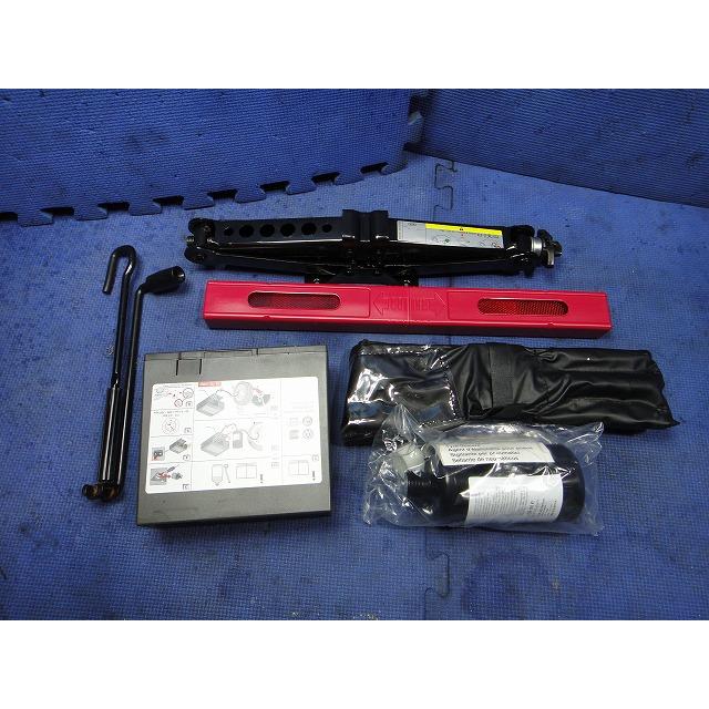 アウディ A3 8VCXSL 8V系 等 純正 車載 工具 パンク修理 キット ジャッキ 牽引フック 等  [4170] | 