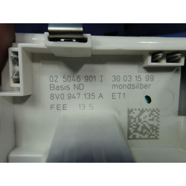 アウディ A3 8VCXSL 8V系 等 フロント ルーム ランプ ライト 品番 8V0947135 A  [4170] |  | 02