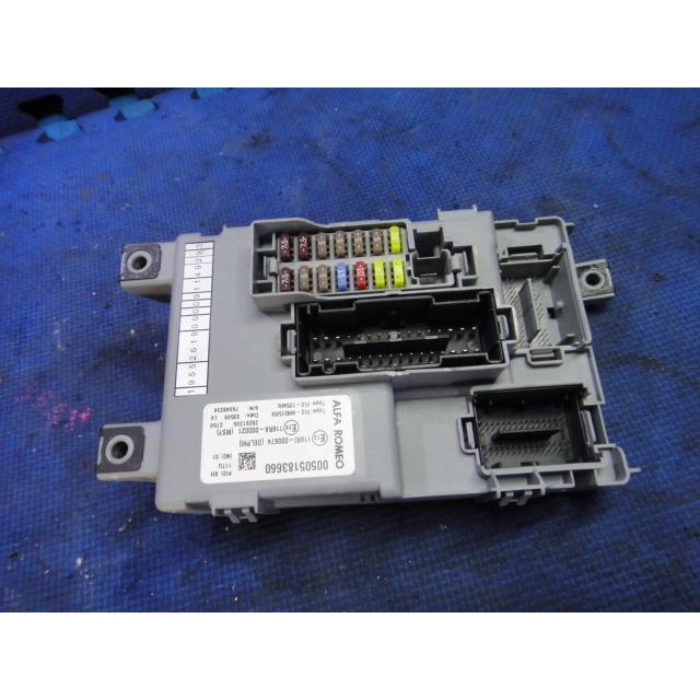 アルファロメオ ミト  等　ヒューズ ボックス　品番 00505183660   [4233] | 