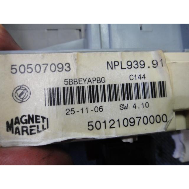 アルファロメオ 159 2.2 JTS 等 ヒューズ ボックス　 Fuse Box 　 品番 50507093  [4389] |  | 02