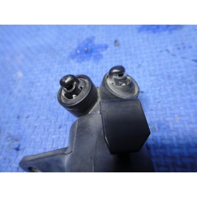 メルセデス ベンツ W219 CLS 350 等 ヘッド ライト ウォッシャー ノズル (b) 左 共通  品番 2118600547 [4425] |  | 01