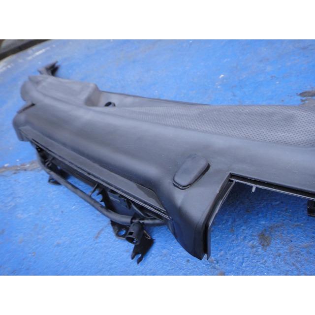 ポルシェ ボクスター 986  フロント ウィンド スクリーン カウル  品番 99657206307 【4434】 |  | 03