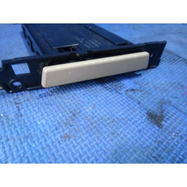 BMW E90 E91 320i 325i 等  純正 右 ドリンクホルダー   [4572] |  | 02