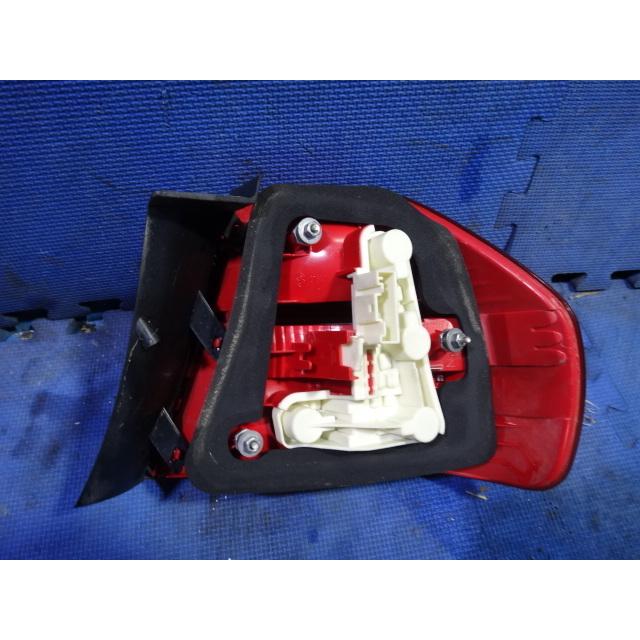 BMW E90 320i 325i 等 セダン 左 外側 テール レンズ ライト ランプ   品番 6937457　[4572] |  | 02
