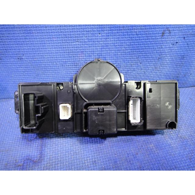 ルノー カングー KWK4M 等 エアコン スイッチ パネル  品番 Ａ83011300  8200520206  [4603] |  | 01