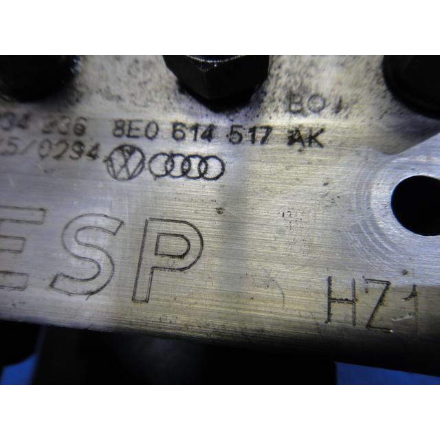 アウディ A4 8E系 B7 等  ABSアクチュエーター　 [4626] |  | 02