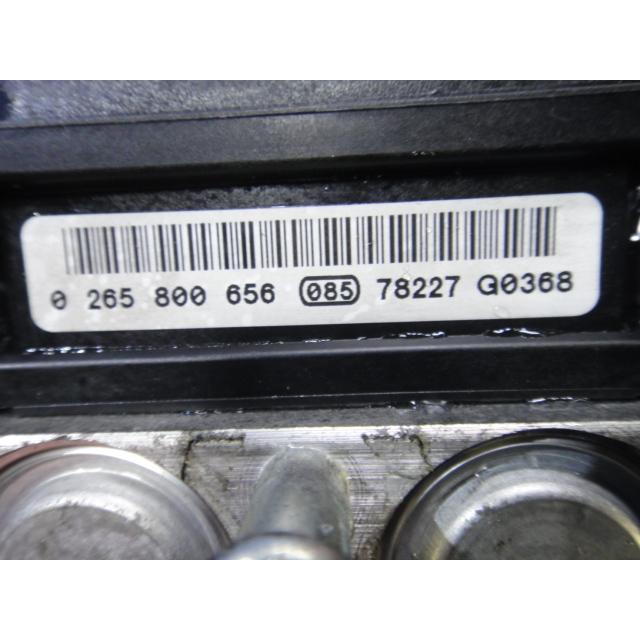 ルノー カングー KCK4M  等  ABS アクチュエーター　 [4546] |  | 02